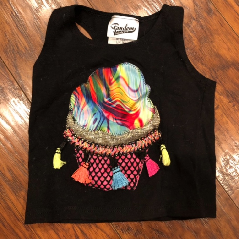 NWT Random Hearts Denny’s cupcake fringe shirt